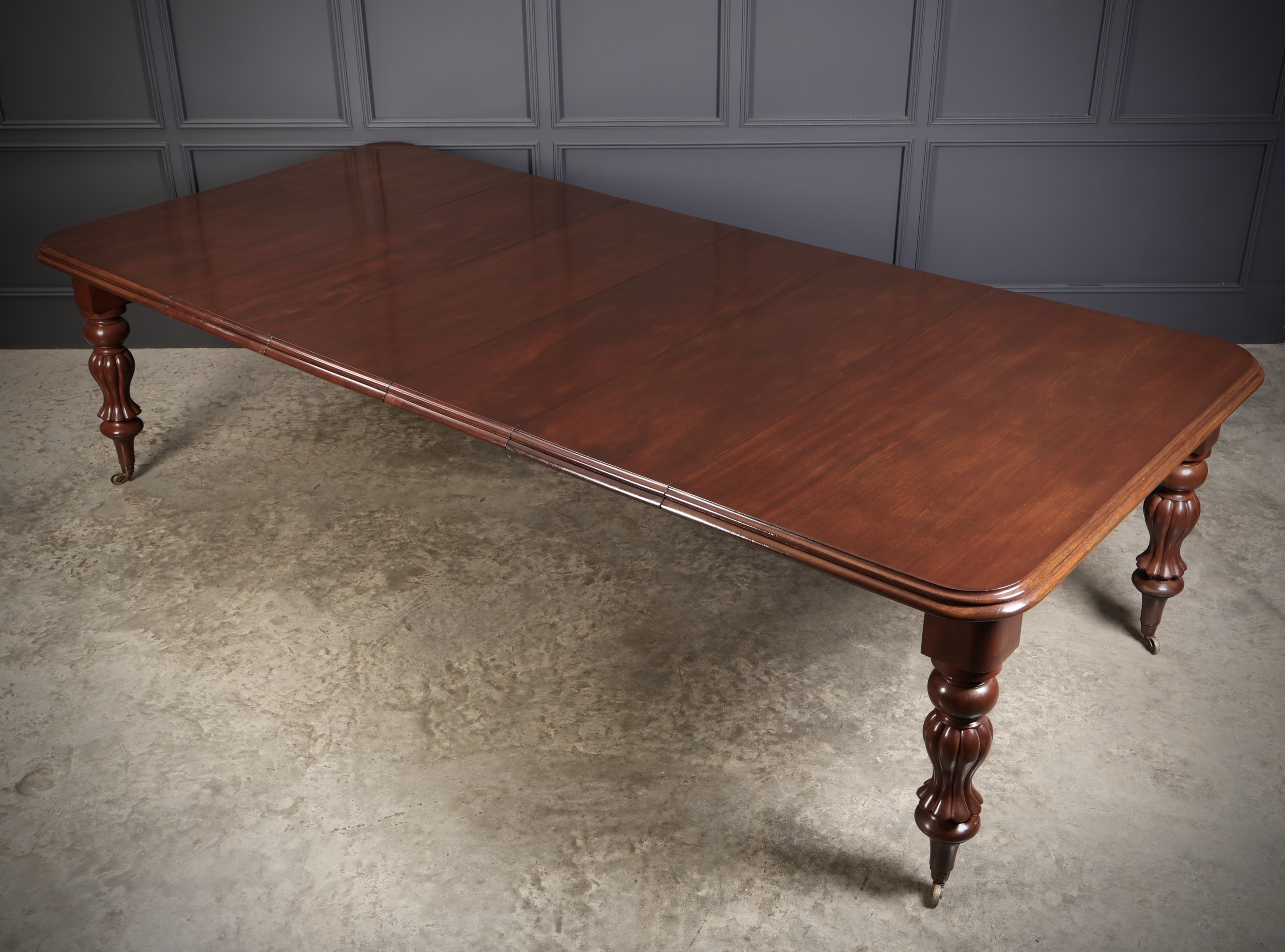 Early Victorian Mahogany Extending Dining Table - Image 10